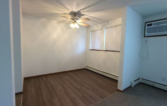 2 beds, 1 bath, 900 sqft, $975, Unit 240-107
