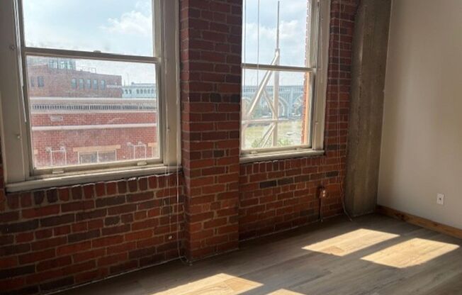 2 beds, 1.5 baths, 1,330 sqft, $1,725, Unit 438