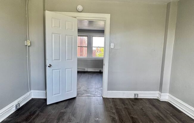 2 beds, 1 bath, $1,195, Unit F-31