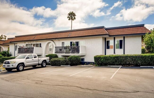 Upgraded 2bd/1ba Condo with Washer/Dryer in unit!