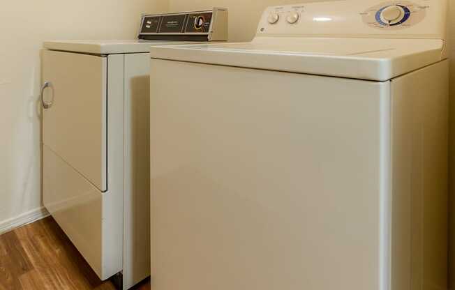 Laundryat Coventry Oaks Apartments, Kansas, 66214