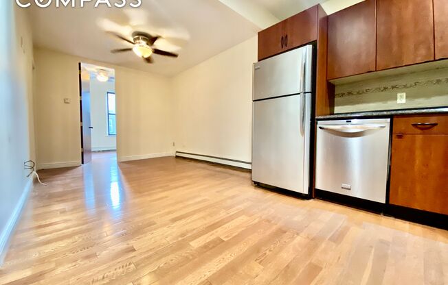 3 beds, 900 sqft, $3,495, Unit 3