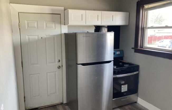 3 beds, 1 bath, 855 sqft, $1,250