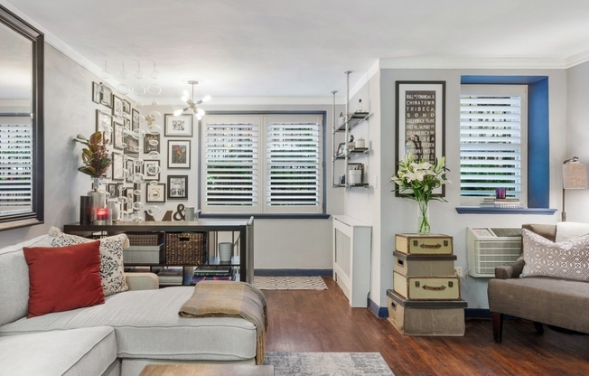 252 W 74 ST