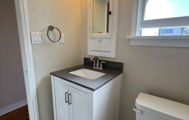 1 bed, 1 bath, $2,950, Unit 2053 Pierpont Blvd unit B