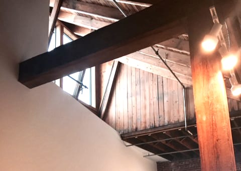 a view of the ceiling of a building with exposed beams