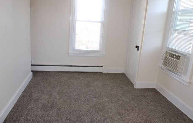 2 beds, 1 bath, $1,000