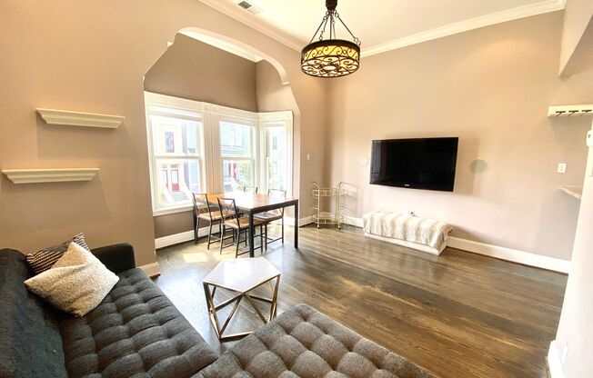 Charming 2bd/1bth w/SUV Parking & Storage