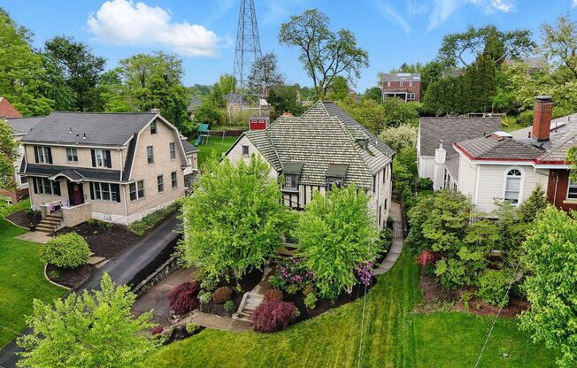 Charming 5 Bedroom, 3.5 Bathroom Home in Mt. Lebanon