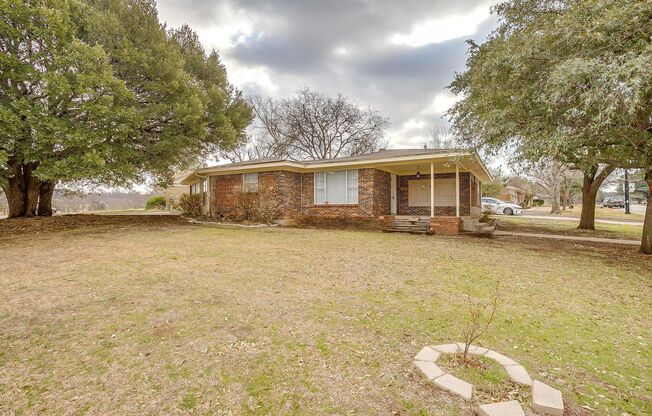 Spacious Updated 3 Bedroom, 2 Bath in heart of South Hills- 76133