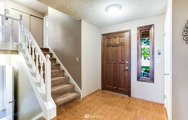3 bedroom 2.5 bathroom single family house in Kirkland