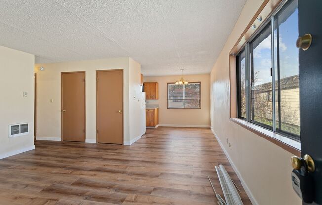 2 beds, 1 bath, 685 sqft, $1,195, Unit 8069