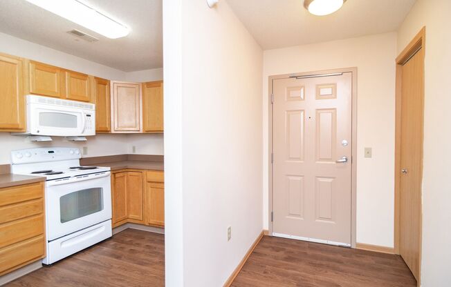 1 bed, 1 bath, 695 sqft, $875, Unit 121