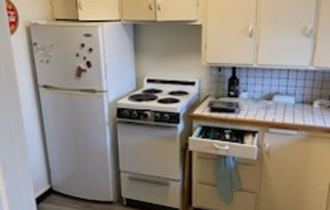 3 Bedroom Upper Unit Very close to Downtown and WWU
