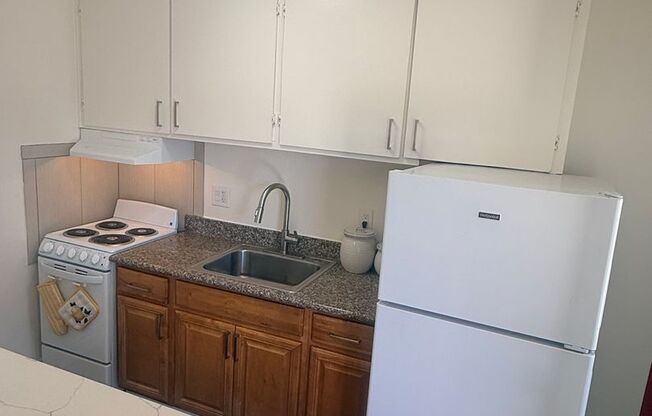1530/40 Kentwood Apartments