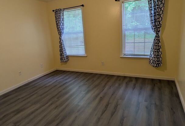 417 Ridge Creek Dr, Clarkston, GA 30021