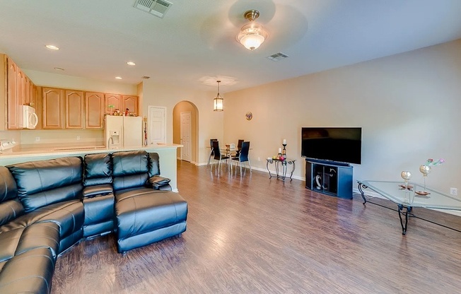 831 PINE POINTE LN
