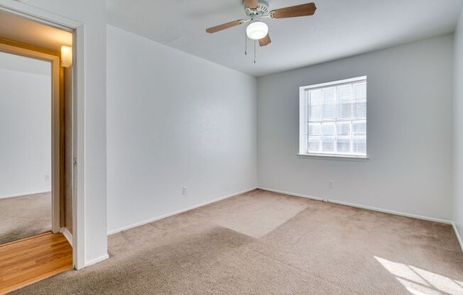 2 beds, 1 bath, 750 sqft, $875, Unit K713 - 307 - 205