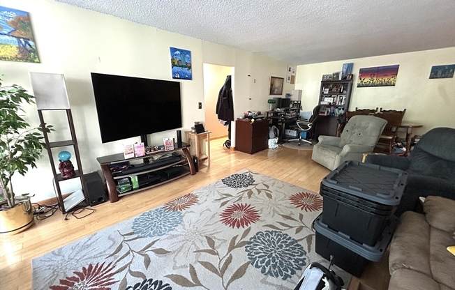 99 Pond Ave