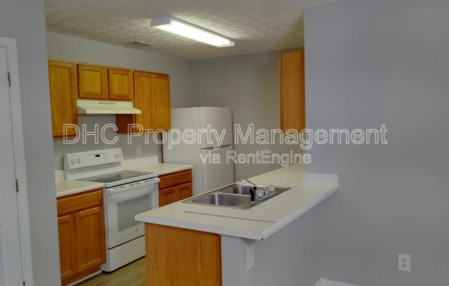 5607 STRATHMOOR MNR CIR