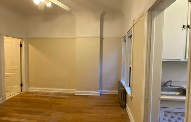 1 bed, 1 bath, $995, Unit 18