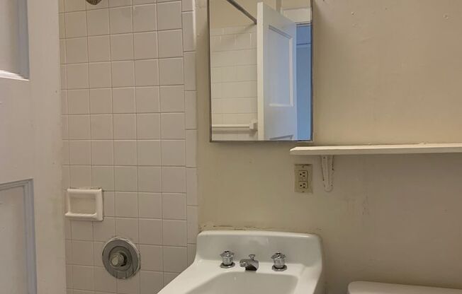 Studio, 1 bath, $825, Unit 312