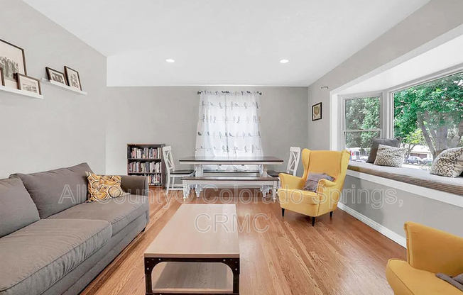 723 N LOGAN AVE