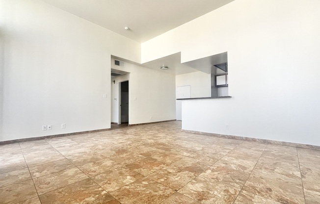 947 N SERRANO AVE