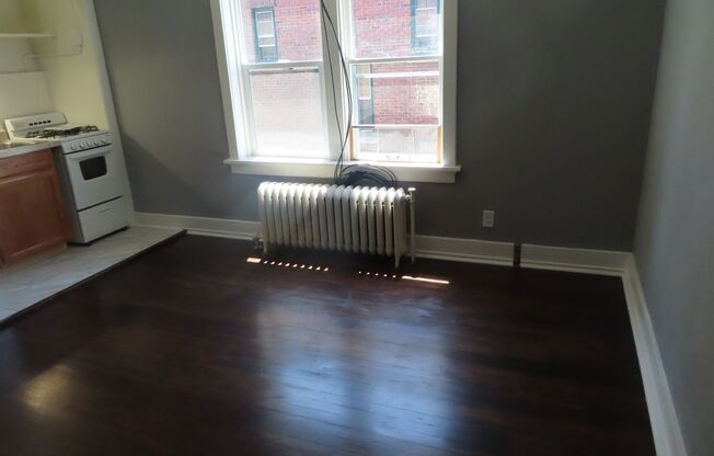 Studio, 1 bath, 400 sqft, $645, Unit #12