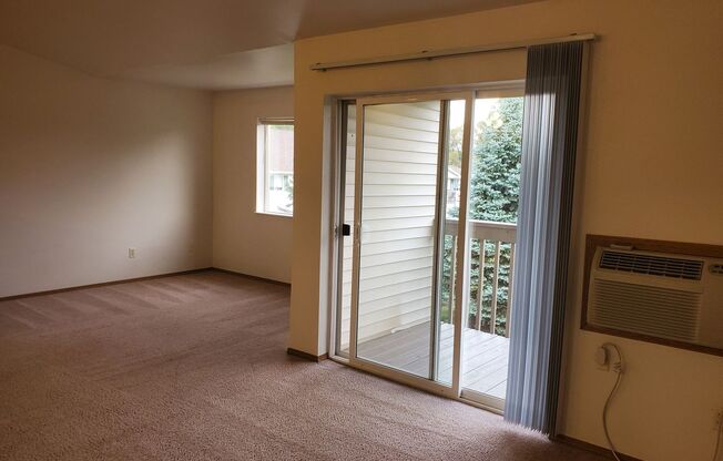 2 beds, 1 bath, 1,010 sqft, $1,269, Unit PL   7611