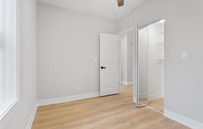 3 beds, 1 bath, 524 sqft, $2,300, Unit 1558.5-2T