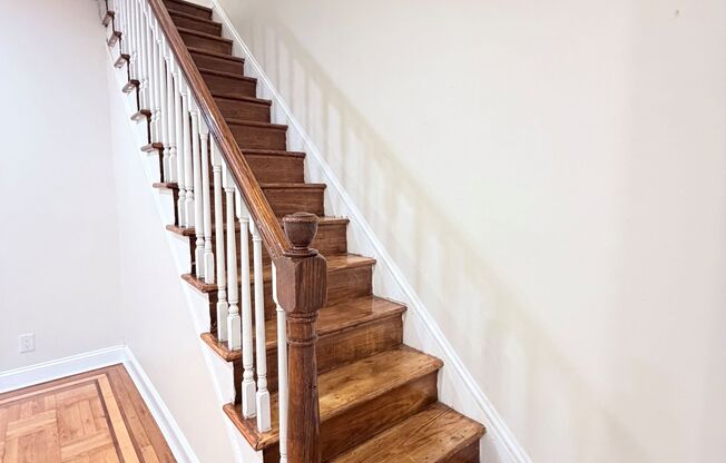 33 E 54 ST