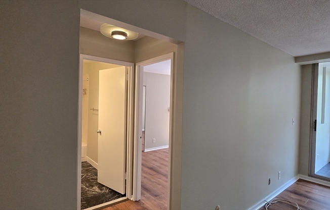 1 bed, 1 bath, 817 sqft, $3,000, Unit 417