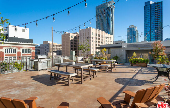 1 bed, 1.5 baths, 1,060 sqft, $2,850, Unit 313