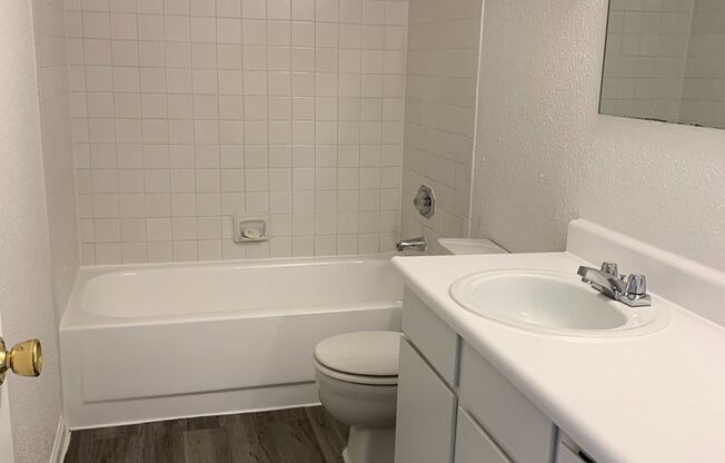 1 bed, 1 bath, 640 sqft, $885, Unit 0712