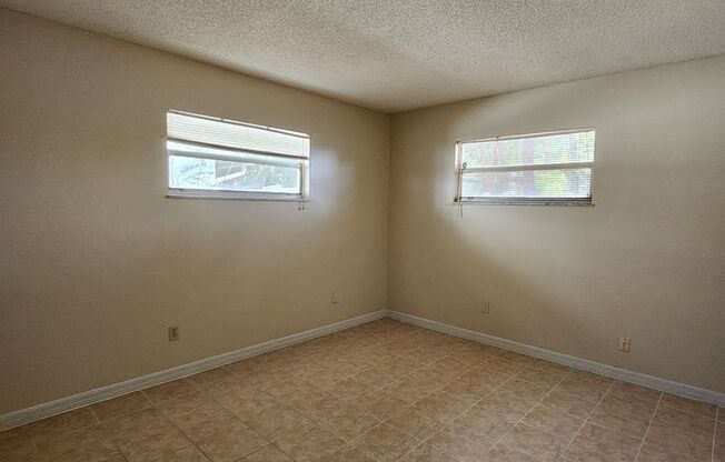 Newly renovated Charming duplex  2bed/ 2 bath!