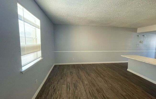 2 beds, 1 bath, 784 sqft, $840, Unit 121E