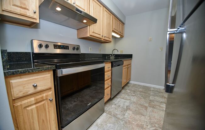 2 beds, 1 bath, 975 sqft, $1,475, Unit 512
