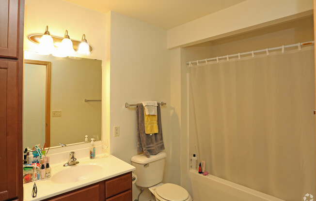 3 beds, 2 baths, 1,280 sqft, $1,699.99, Unit 533-204
