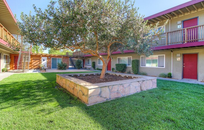 2 beds, 1 bath, 750 sqft, $2,195, Unit 23