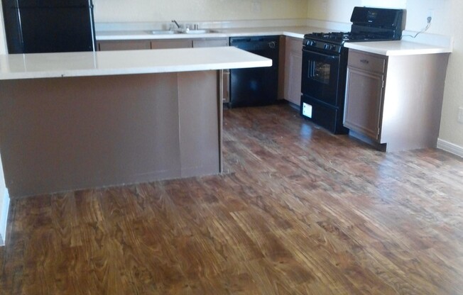 3 beds, 2 baths, 1,350 sqft, $1,150, Unit 34