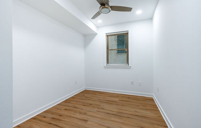 3 beds, 2 baths, 150 sqft, $1,975, Unit 1407-202