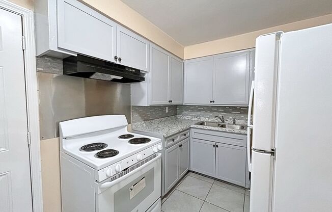 3 beds, 1 bath, $1,100