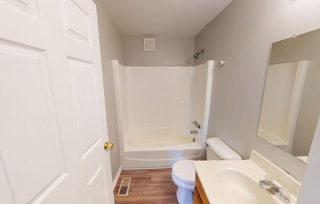 3 beds, 1 bath, 900 sqft, $1,200, Unit 333