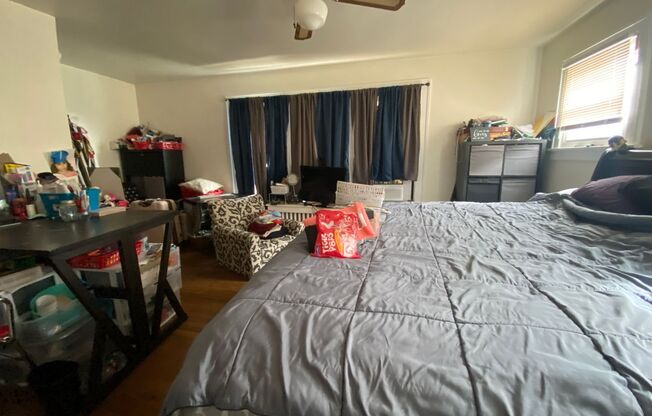 2 beds, 1 bath, $1,095, Unit 183-2