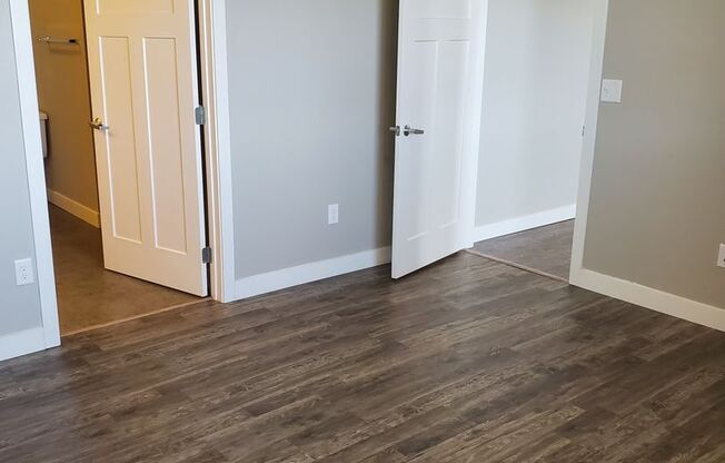 3 beds, 2.5 baths, $2,250, Unit 307