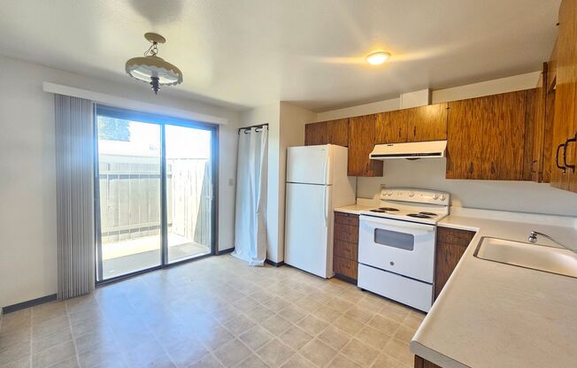 2 beds, 1 bath, $1,250, Unit 2017