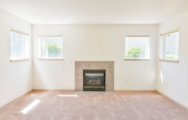 1 bed, 1 bath, 636 sqft, $1,325, Unit 427-27