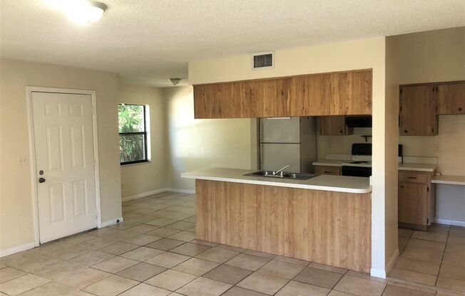 2 beds, 2 baths, $1,395, Unit 38212 7th Ave