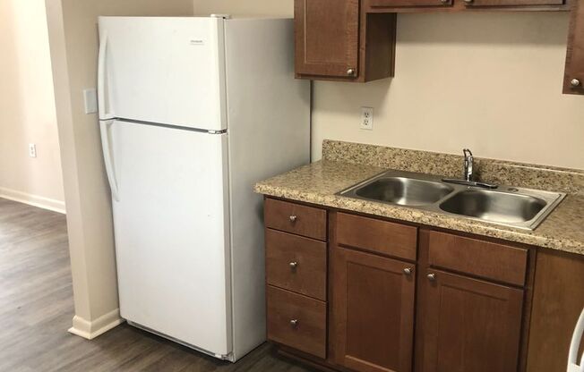 2 beds, 1 bath, $1,300